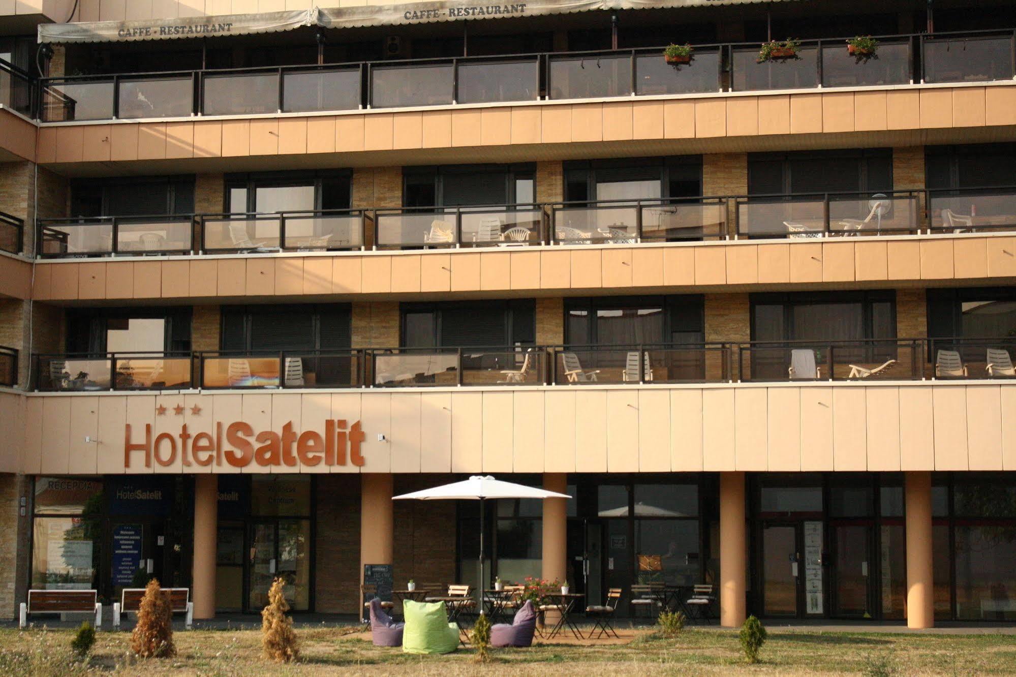 Hotel Satelit بييشتِني المظهر الخارجي الصورة