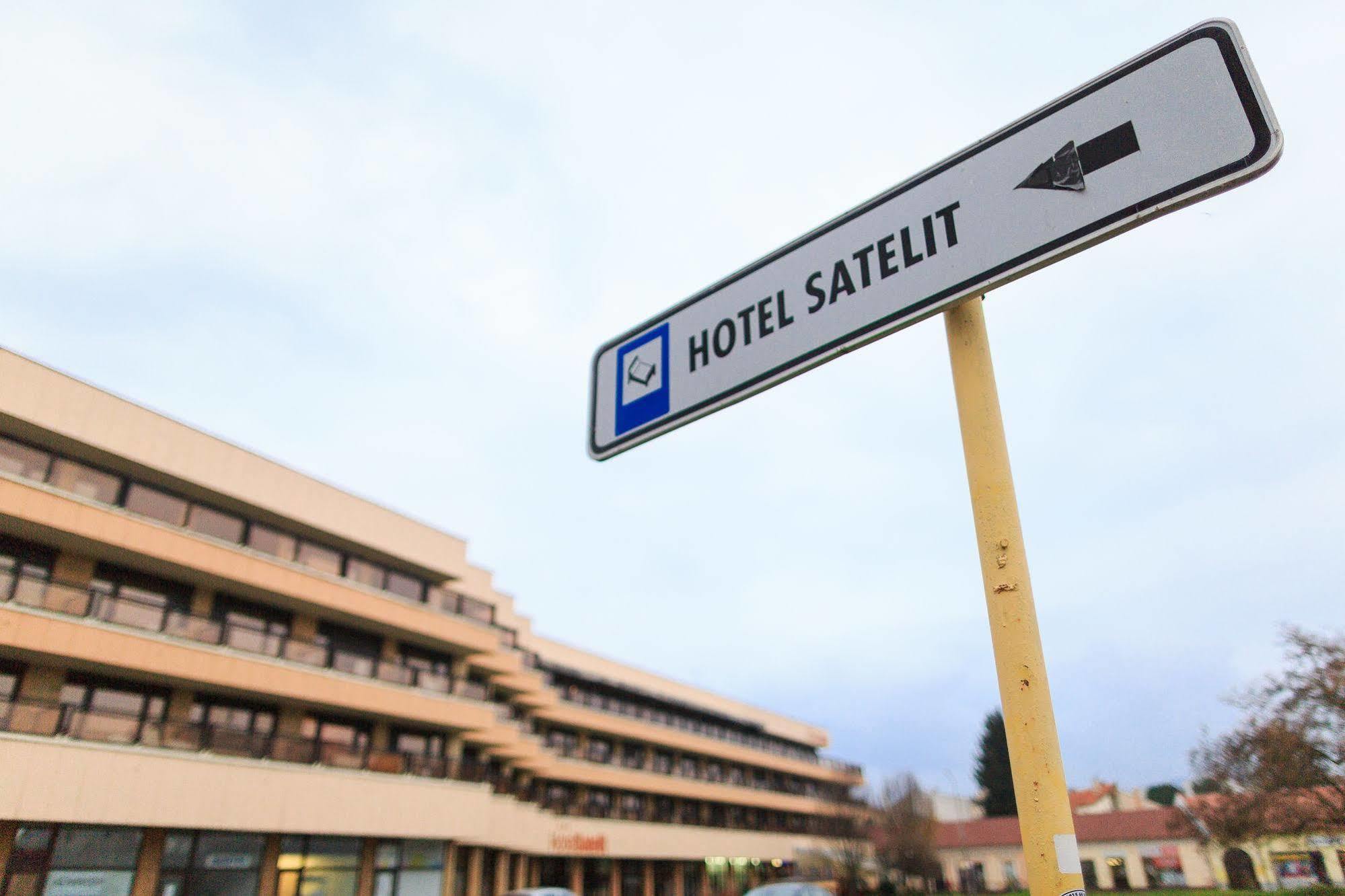 Hotel Satelit بييشتِني المظهر الخارجي الصورة